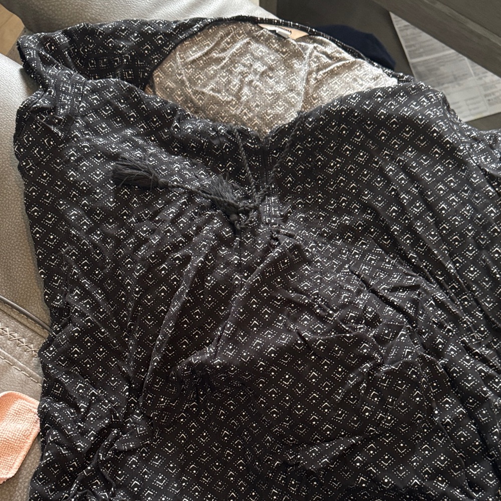 Sonoma Black and White Geometric Top